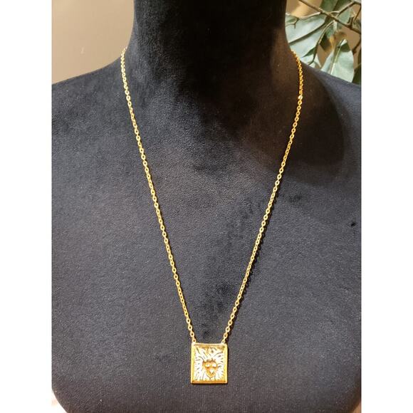 Womens Gold Tone Anne Klein Lion Head Square Pendant Necklace /Spring Ring Clasp - Picture 2 of 6